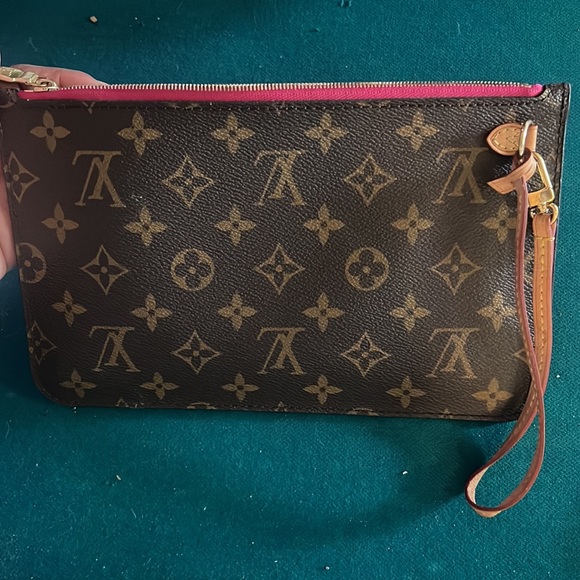 This is an authentic LOUIS VUITTON Monogram Neverfull MM GM Pochette in Pivoine. - Picture 7 of 7